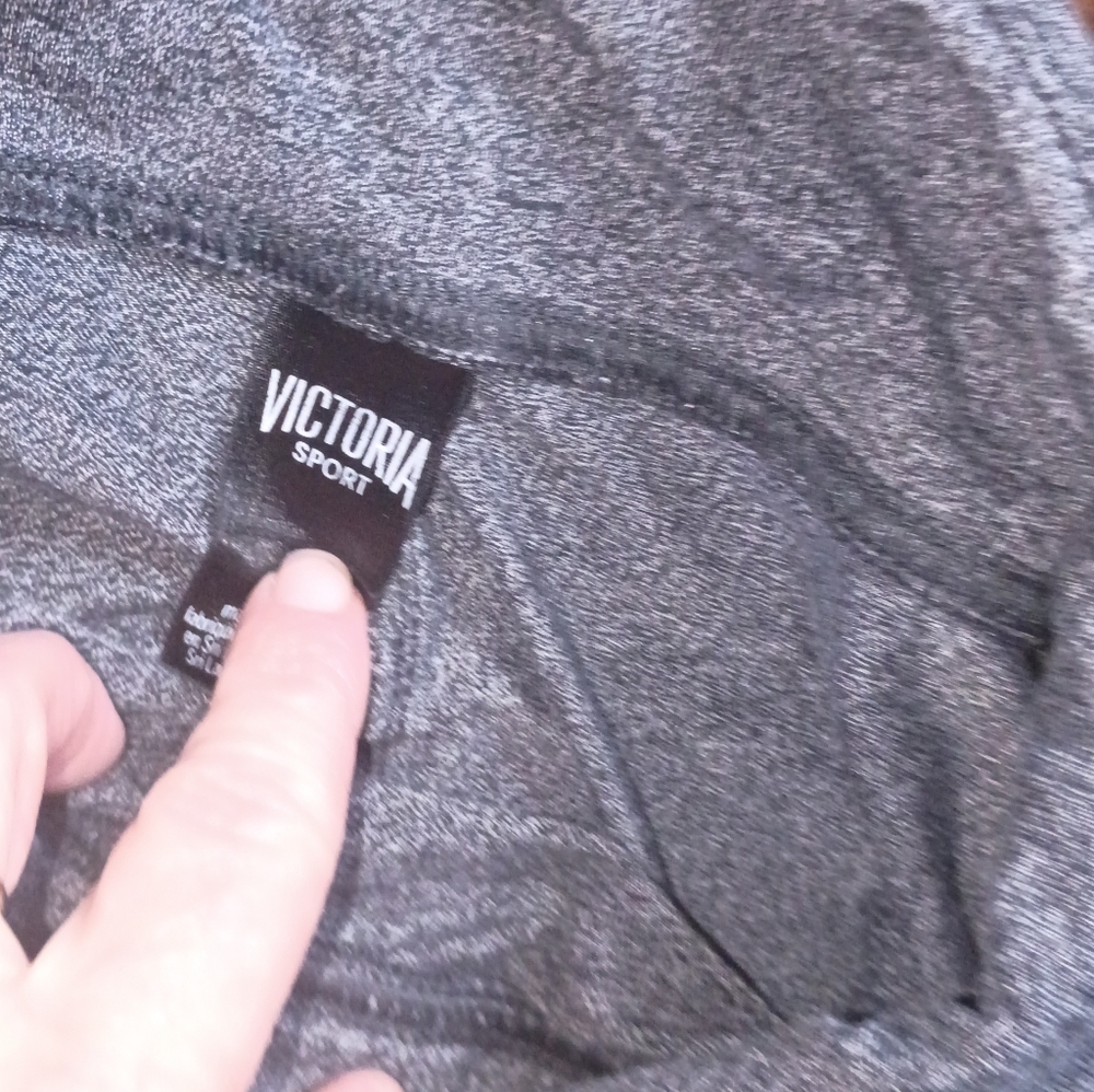 Victoria Secret Capris - Picture 5 of 7